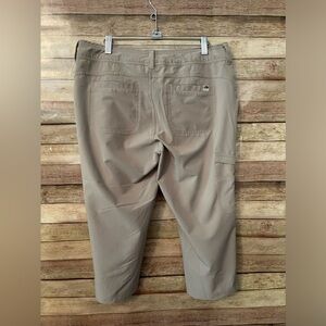 The North Face Women’s Pants Beige Almatti Capri Outdoor Cargo UPF 50 Size: 10